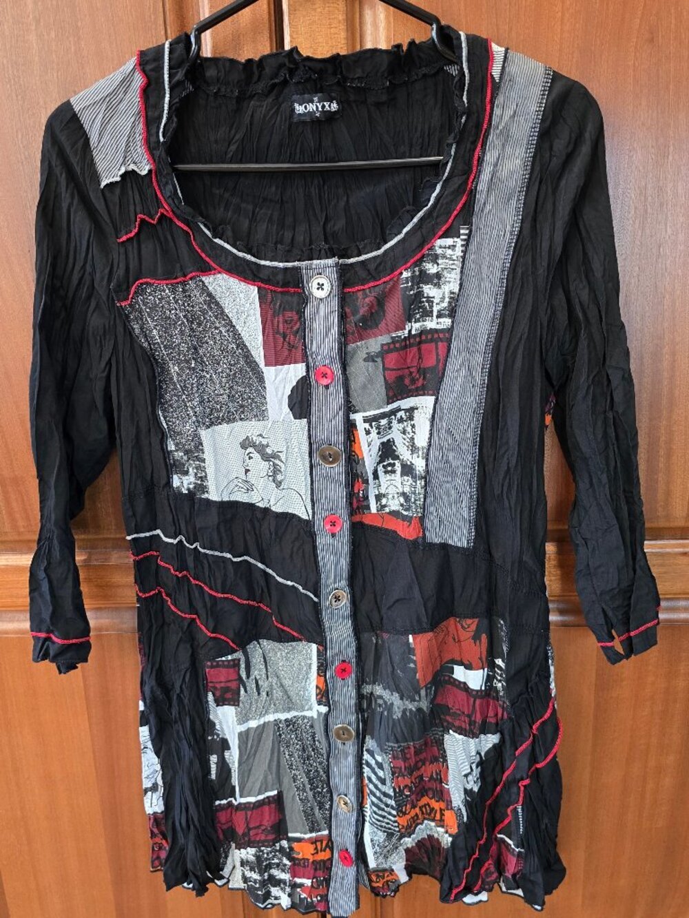 ONYX YTK Style crinkle texture blouse with art motive size 6